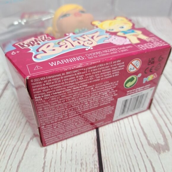 NEW Bratz Babyz Cloe Baby doll 5" 2023 MGA Entertainment w/ accessory + Blanket - Picture 7 of 7